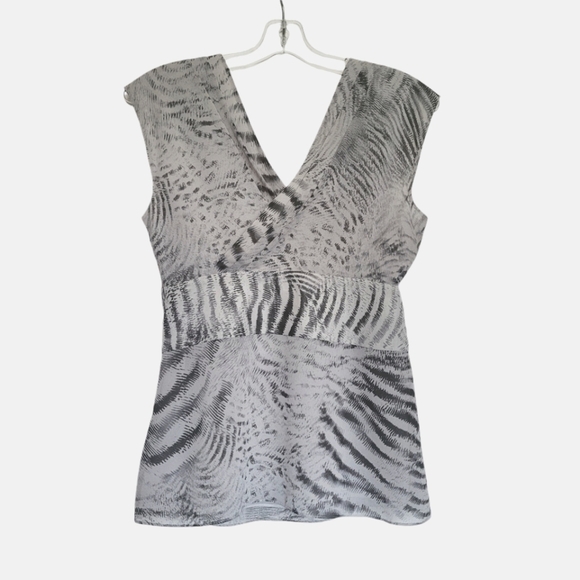 Banana Republic Gray Tiger Print Vneck Sleeveless Babydoll Top Size 2 - Picture 2 of 6